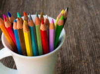Чернографитные и цветные карандаши