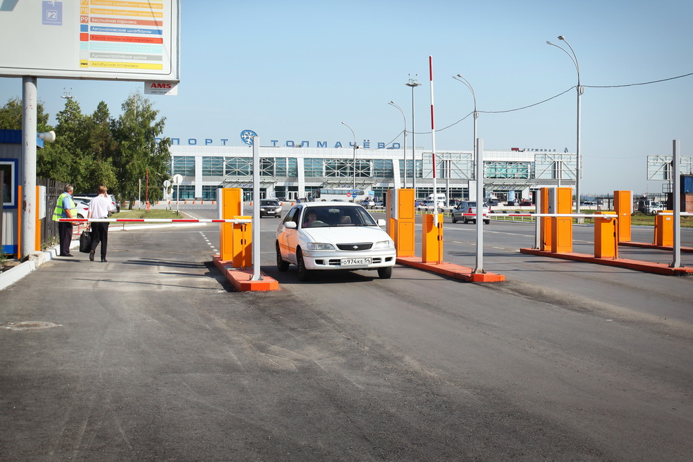 Парковка в новосибирском аэропорту