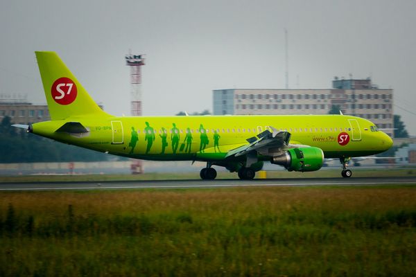 Прямой рейс фергана. S7 Airlines Толмачево. S7 Airlines Новосибирск. Самолет Новосибирск Фергана. S7 Airlines компания в Фергане.